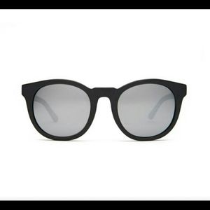 Covry Lynx black sunglasses